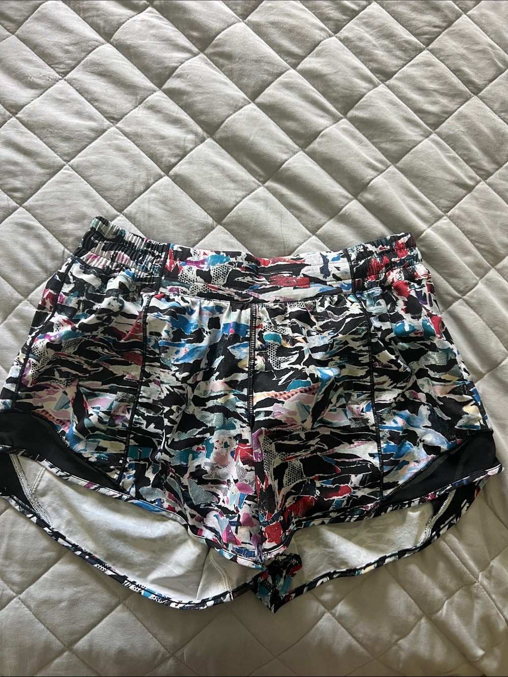 Lululemon Hotty Hot Short II (Long 4") Culture Clash Multi Black / Black